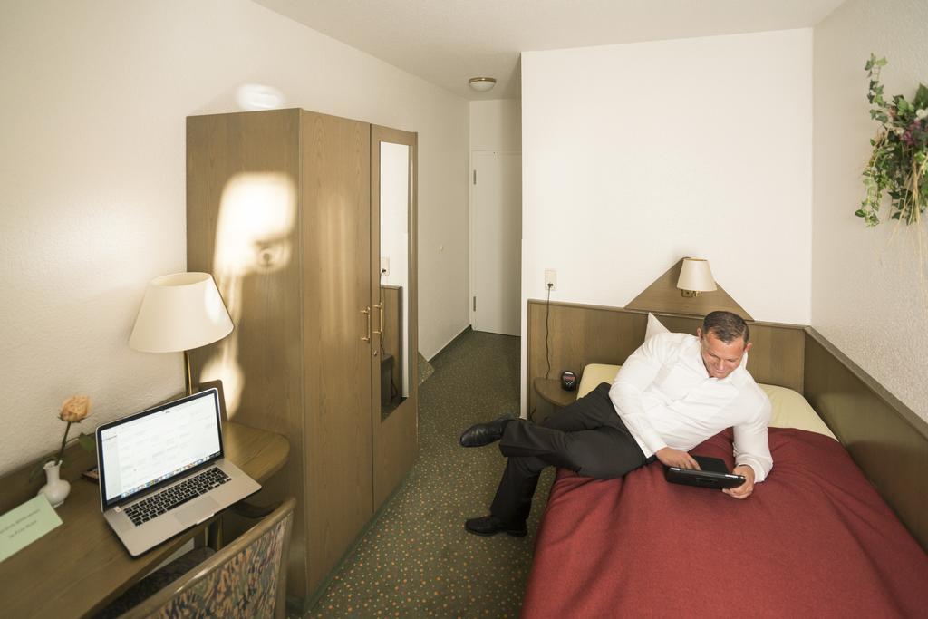 Das Fritz Hotel Schwerin Schoene Lage Im Gruenen Mit Regionaler Kueche Kostenfreien Parkplaetzen Und E Ladestation Quarto foto